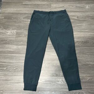 90 degrees joggers. Size L.